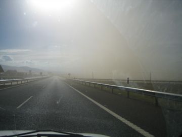 Sandsturm auf der Rückfahrt an der Autobahn